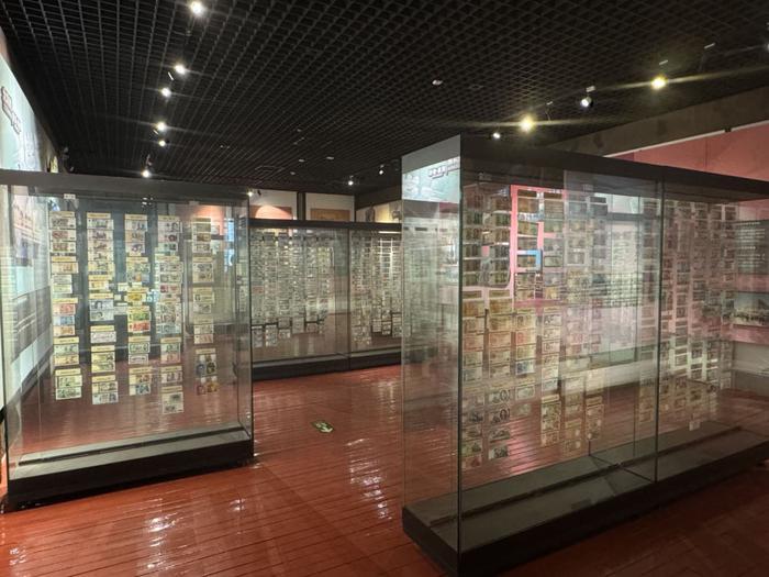   这是沈阳金融博物馆内珍藏的世界各地货币。 新华社记者 李明辉 摄