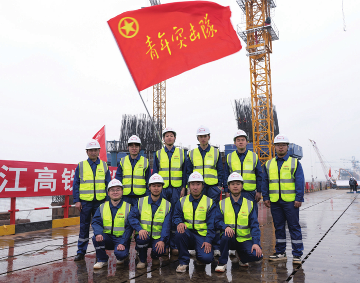 “杨连第”青年突击队队员在沪渝蓉铁路项目施工一线