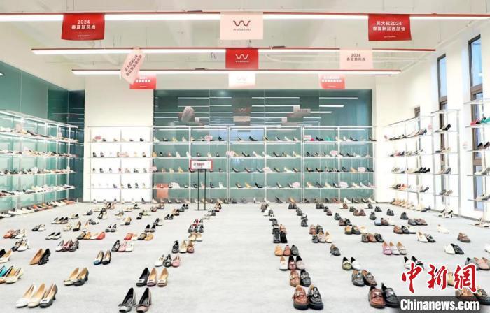 成都汇都时尚产业园某女鞋品牌展示的女鞋。　成都汇都时尚产业园 供图