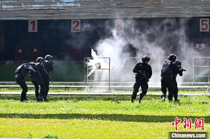 图为云豹突击队员正在开展战术训练。昆明警方供图