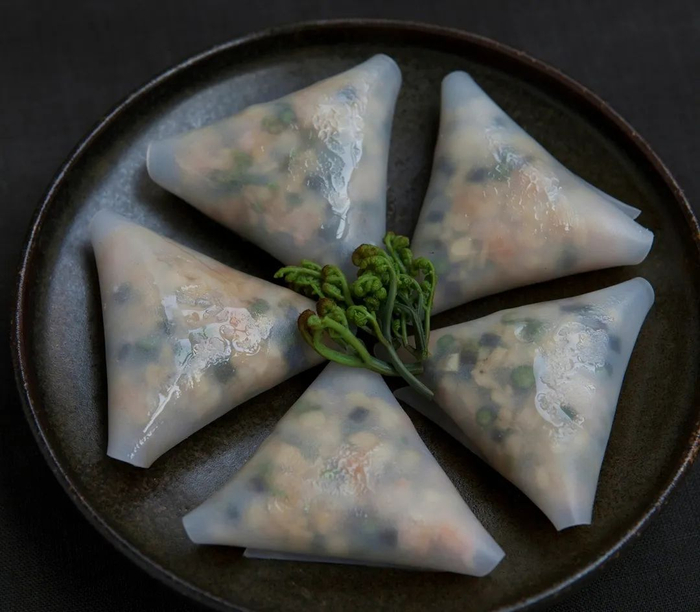 “山海兜”的馅料里就含有山蔬蕨菜