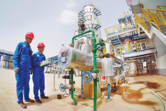         抚顺石化公司石油一厂油蜡联产项目，年产50万吨石蜡加氢装置、年产20万吨高压石蜡加氢装置高效运行。