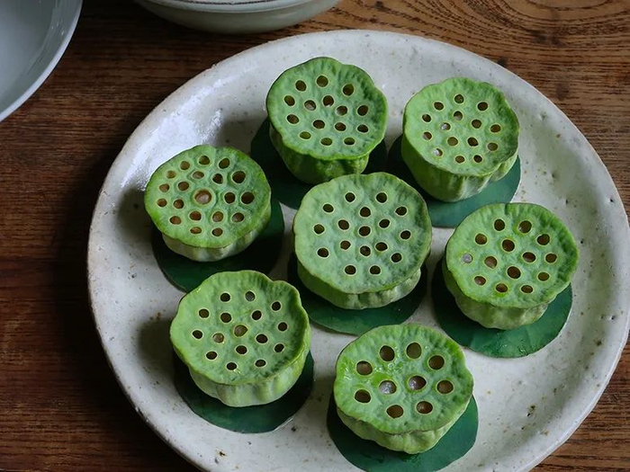 刚酿好的鱼包，正待入锅蒸制