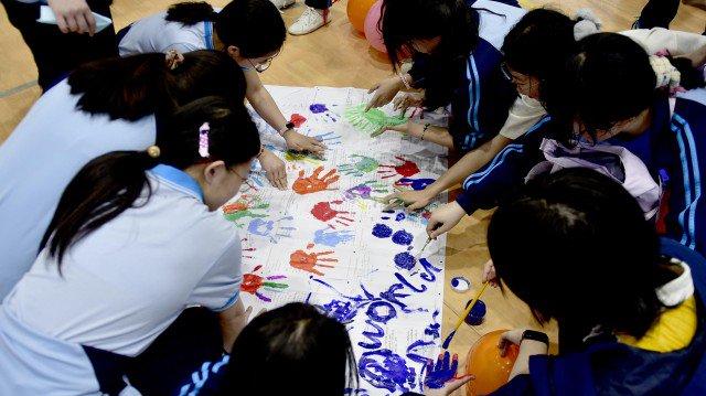 湘大附校：团体心理拓展活动为高三学生减压