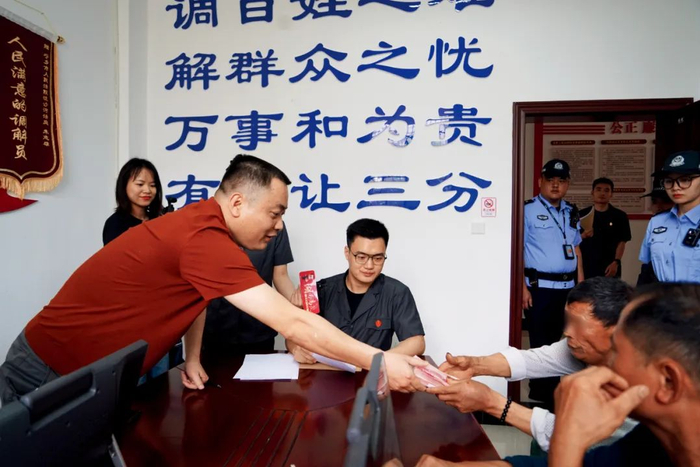 被执行人在集中执行现场履行判决，这是执行法官最乐见的场景。