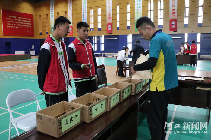 选手正在进行实操考核 记者韩廷钰摄