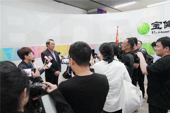 李道总裁接受两岸媒体记者采访