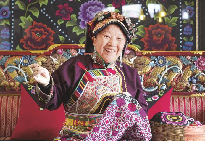 四川大妈,靠一根针迷倒爱马仕,吸金800万