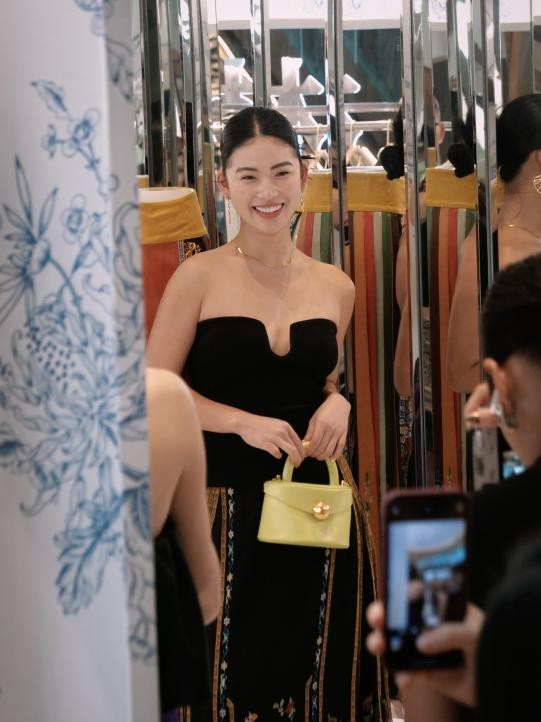 （附图：林栖马面裙线下体验会 引来众多爱好者体验）