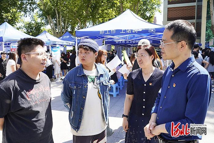 河北青年管理干部学院举办2024届毕业生校园双选会