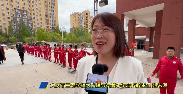 共画中国龙 同写中国字 兰德学校里来了一群“小套娃”