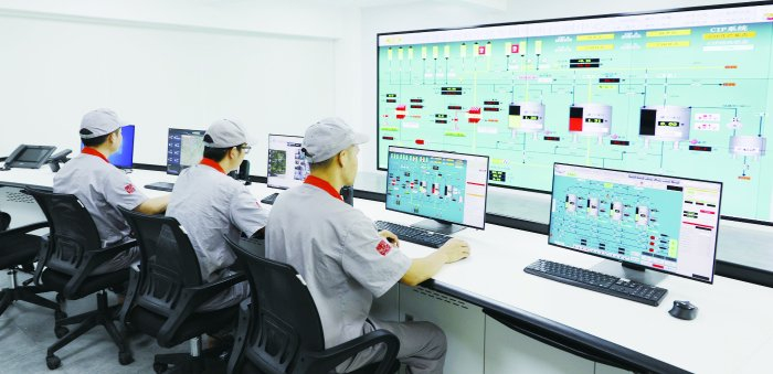 图为太极医药城A区数字化生产车间控制中心。