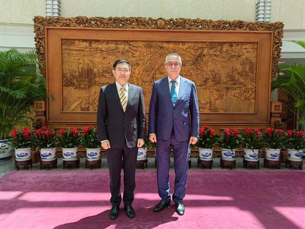 中国和乌兹别克斯坦阿富汗事务特使举行会谈