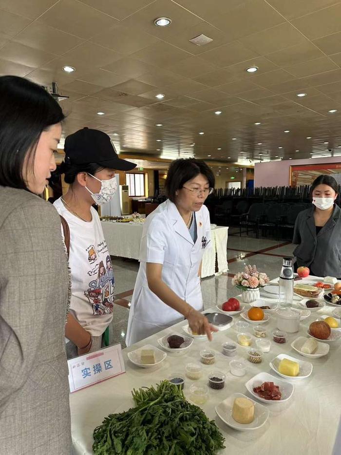 北京妇产医院开展营养周义诊咨询体验活动
