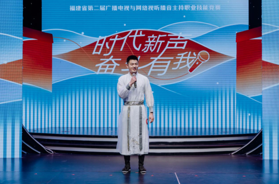 福建日报社东南网主持人丁迅获得网络组第三名