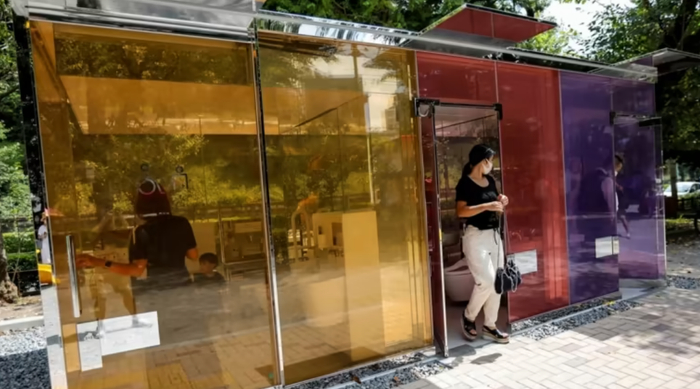 ▲可以看清内部的透明厕所