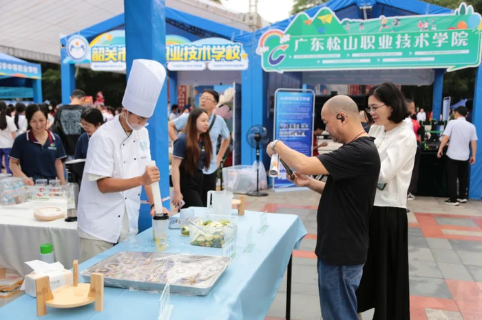 活动吸引众多市民参与。