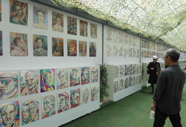 俄罗斯中小学生彩笔画展在青岛开幕，绿山文化美德教育研学基地揭牌