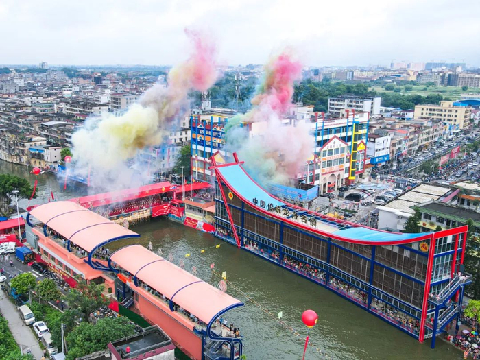 △龙舟比赛活动现场。陈彦成 摄