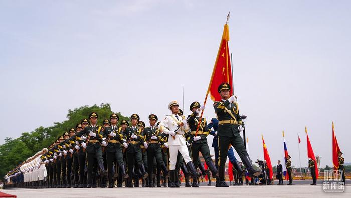 △欢迎仪式现场的中国人民解放军仪仗队。（总台国广记者李晋拍摄）