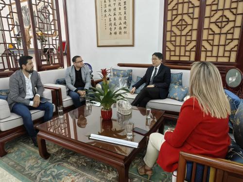 驻哥伦比亚大使朱京阳会见博亚卡省和卡萨纳雷省地方官员