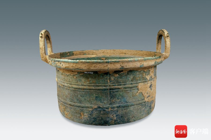 汉代弦纹双耳铜釜 。省博物馆供图