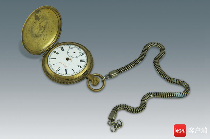 　　1940年南洋华侨赠给冯白驹的怀表。省博物馆供图