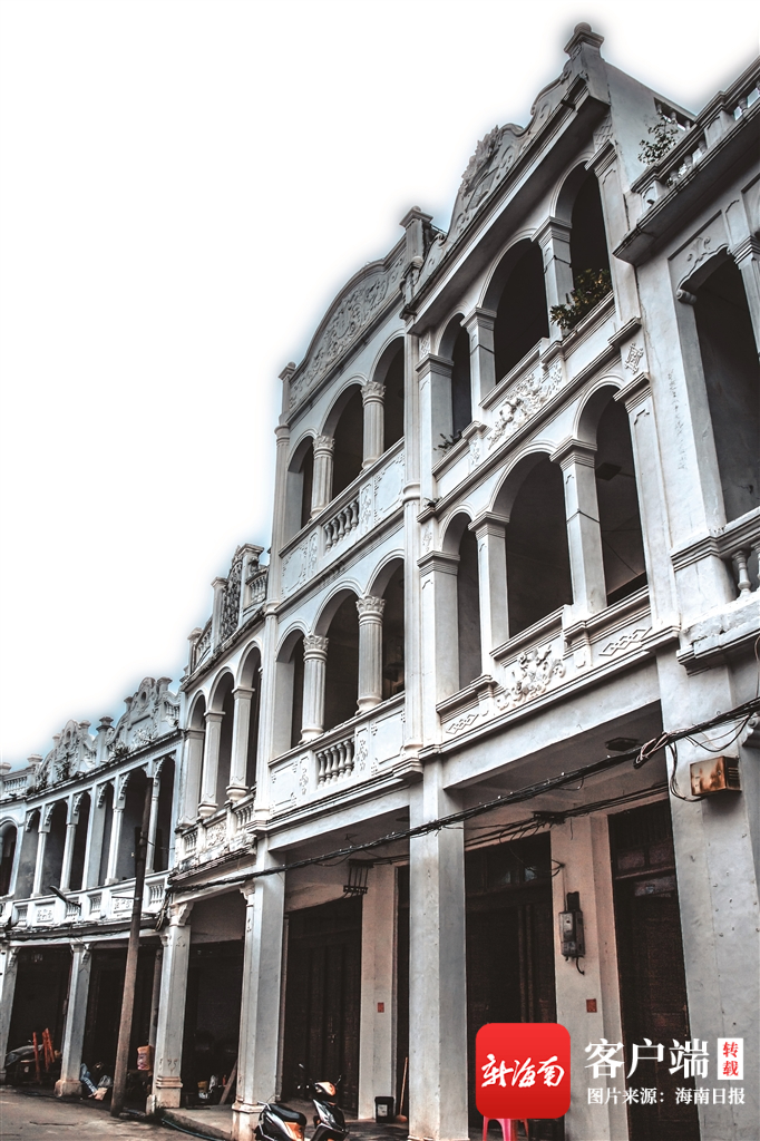 　部分完成立面改造的铺前老街骑楼。李幸璜 摄
