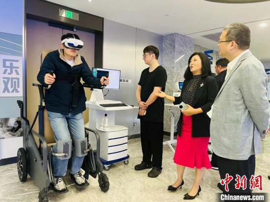 “互联网+”康复设备体验。张益聪 摄