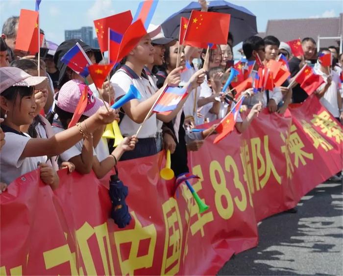 当地群众热烈欢迎。孙铭泽 摄