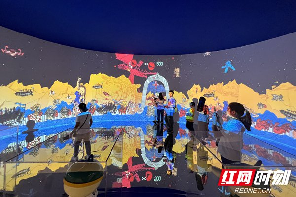 博物馆中，古老文物正借由现当代艺术的转译和表达，开启千年回响。