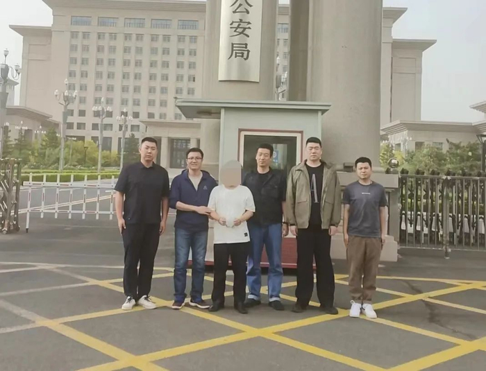 团伙作案!假记者流窜多地实施敲诈勒索190余起,真"刑"!