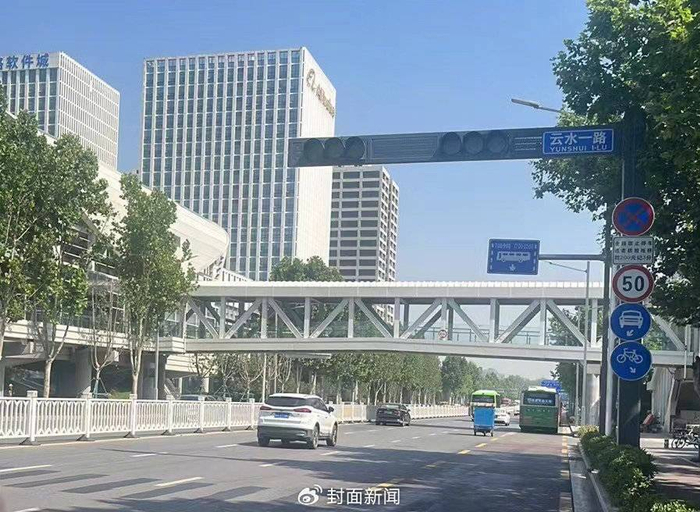 事发地点人行横道已铲除 图源受访者