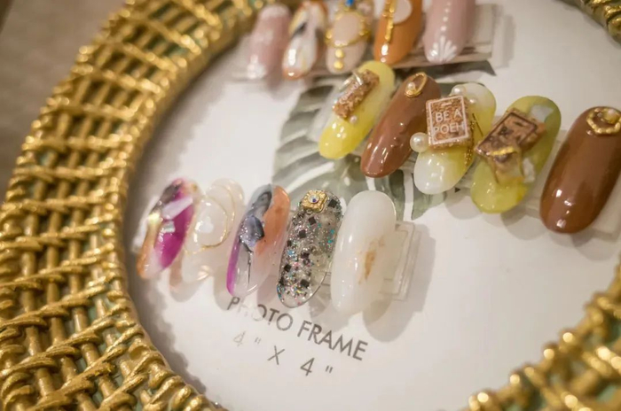 精心制作的美甲模板/图源：图虫创意