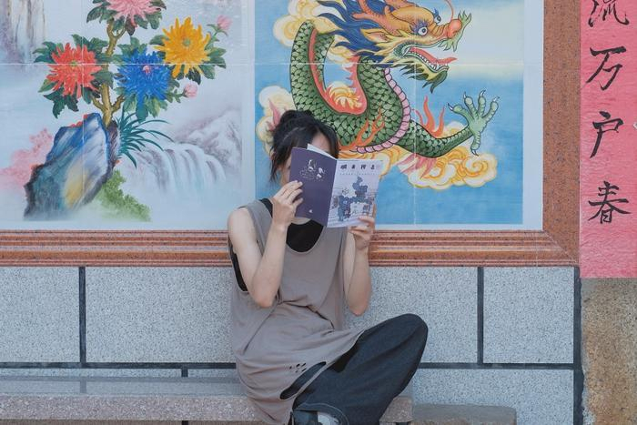 大爱在闽南常见的祠堂前读《城关阿志》