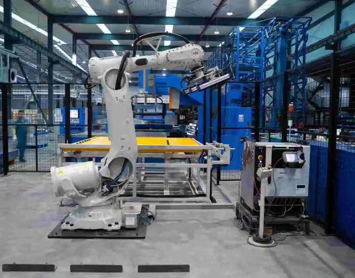 ▲川开电气生产车间内，ABB码垛机器人