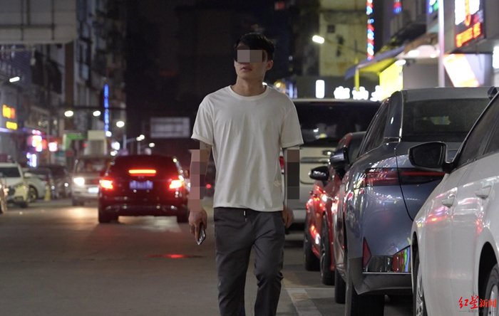 ▲走在东莞街头的夏朝勇