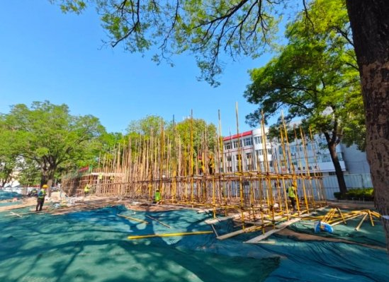 正在改扩建的淮海体育场