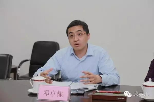 邓卓棣在平果县工作照