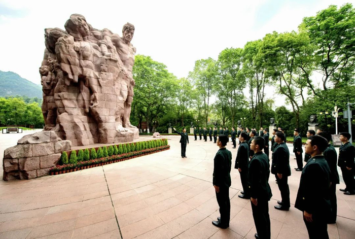 △清明节，军士生学院组织大家去重庆歌乐山烈士陵园缅怀革命英烈