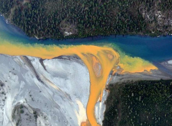 ▲阿拉斯加北极之门国家公园铁锈色的库图克河鸟瞰图