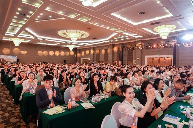 5月20日，全国可喜安事业者齐聚北京，共同庆祝可喜安二十岁生日，共谋未来发展新篇章。