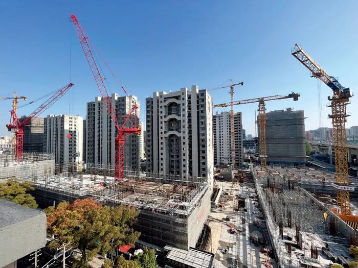 拆除重建后的上海彭一小区将于2024年下半年竣工验收。摄影/本刊记者 张馨予