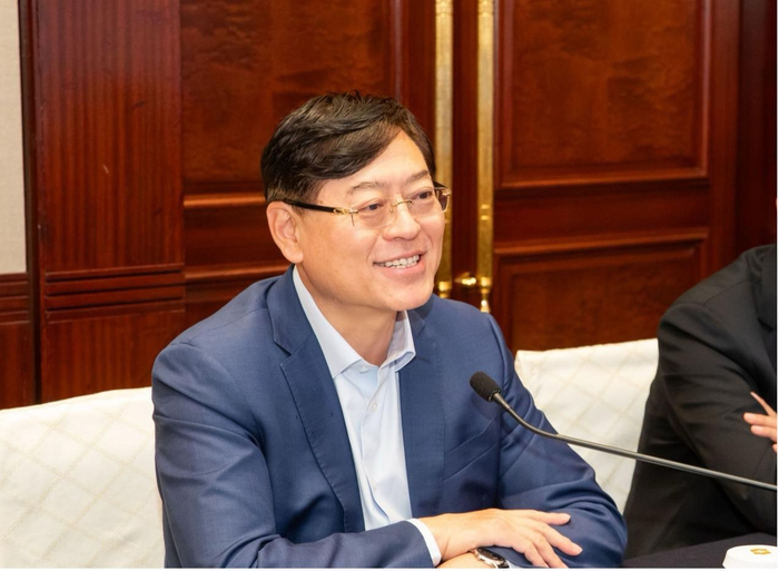联想集团董事长兼CEO杨元庆接受《每日经济新闻》等媒体采访。 图片来源：企业供图