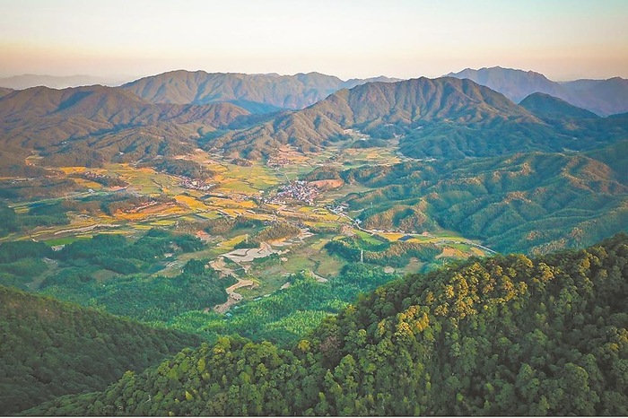 “白水”村 陈美中 摄