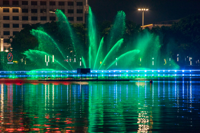 △牌坊音乐喷泉是经典旅游景点之一。李显才 摄