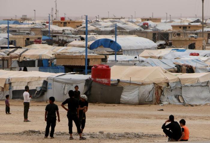 这是2023年5月28日在叙利亚哈塞克省拍摄的霍尔难民营内的人们。这里居住着数万名流离失所者。新华社发
