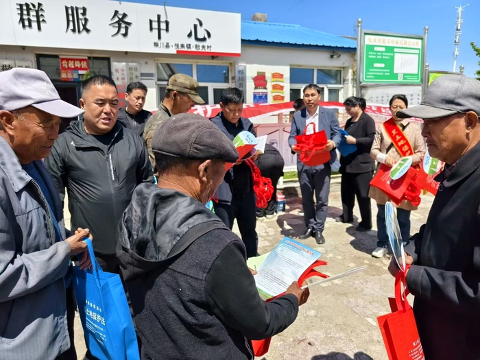 桦川县黑土地保护周宣传活动现场