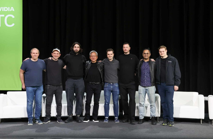 （Transformer论文作者齐聚今年英伟达GTC大会，左二为Noam Shazeer，来源：英伟达）