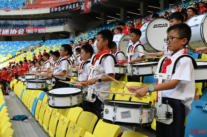 ▲孩子们现场表演